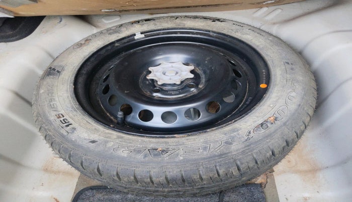 2014 Hyundai Xcent S (O) 1.2, Petrol, Manual, 80,431 km, tyre