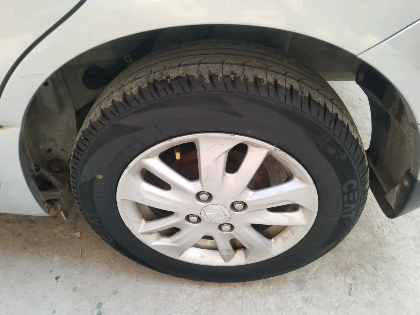 2015 Honda Amaze 1.5L I-DTEC VX, Diesel, Manual, 94,842 km, tyre
