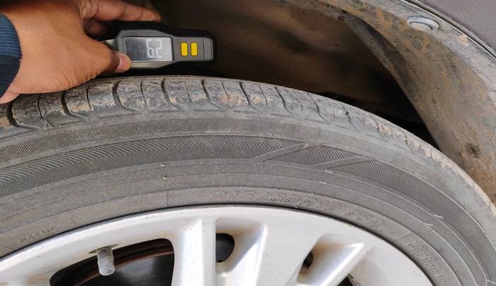 2016 Toyota Innova Crysta 2.4 ZX 7 STR, Diesel, Manual, 88,769 km, tyre