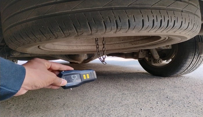 2016 Toyota Innova Crysta 2.4 ZX 7 STR, Diesel, Manual, 88,769 km, tyre