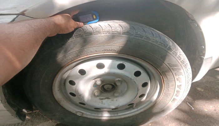 2015 Maruti Swift Dzire LXI, Petrol, Manual, 42,249 km, tyre