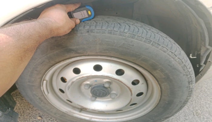 2015 Maruti Swift Dzire LXI, Petrol, Manual, 42,249 km, tyre