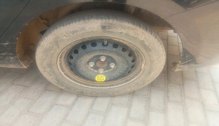 2021 Hyundai Verna E 1.5 PETROL, Petrol, Manual, 35,119 km, tyre