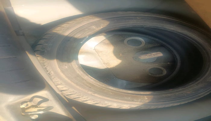 2021 Hyundai Verna E 1.5 PETROL, Petrol, Manual, 35,119 km, tyre