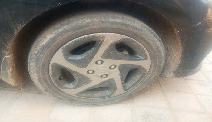 2021 Hyundai Verna E 1.5 PETROL, Petrol, Manual, 35,119 km, tyre