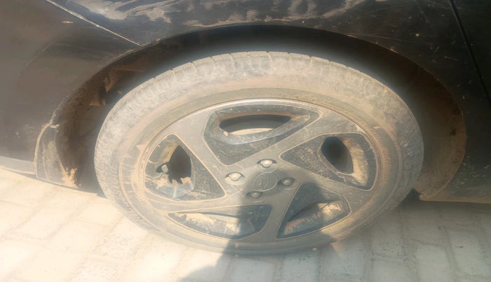 2021 Hyundai Verna E 1.5 PETROL, Petrol, Manual, 35,119 km, tyre