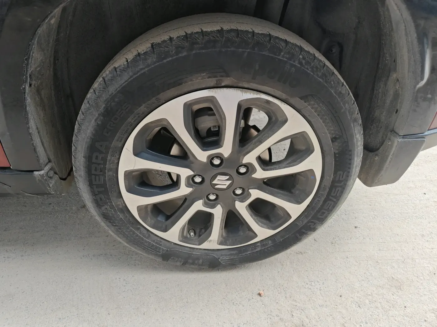 2023 Maruti Grand Vitara ALPHA PLUS HYBRID ECVT DUAL TONE , Hybrid, Automatic, 76,827 km, tyre