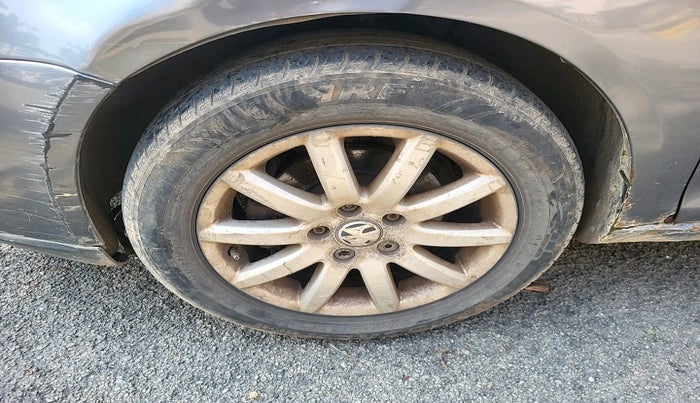 2010 Volkswagen Jetta TRENDLINE 1.9 TDI, Diesel, Manual, 1,57,891 km, tyre