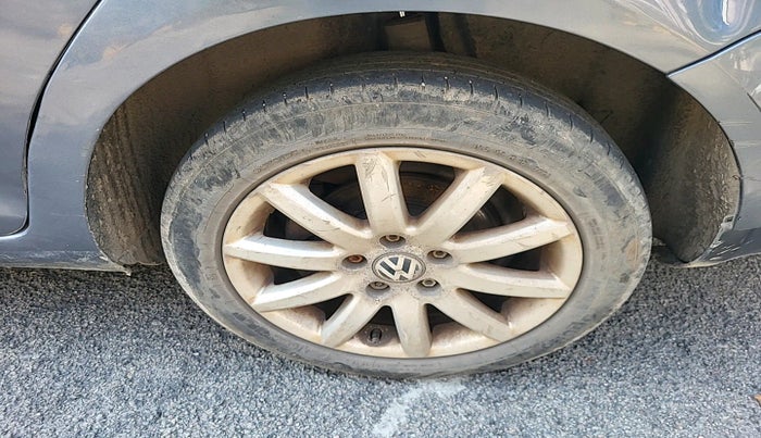 2010 Volkswagen Jetta TRENDLINE 1.9 TDI, Diesel, Manual, 1,57,891 km, tyre