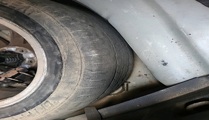 2010 Volkswagen Jetta TRENDLINE 1.9 TDI, Diesel, Manual, 1,57,891 km, tyre