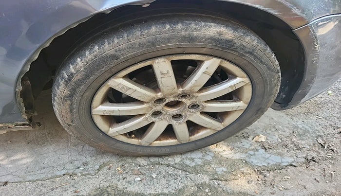 2010 Volkswagen Jetta TRENDLINE 1.9 TDI, Diesel, Manual, 1,57,891 km, tyre