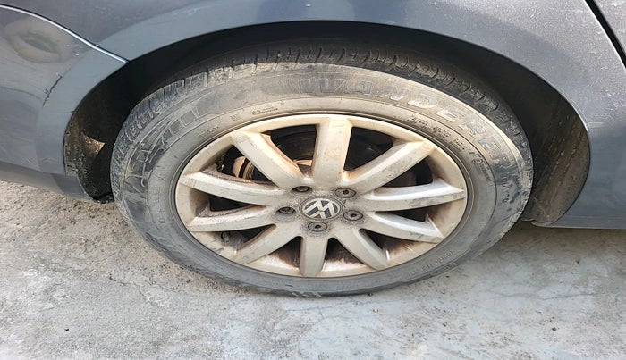 2010 Volkswagen Jetta TRENDLINE 1.9 TDI, Diesel, Manual, 1,57,891 km, tyre