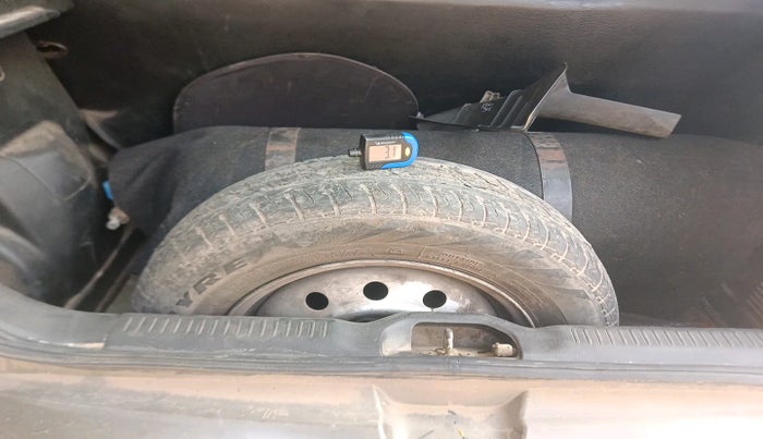 2019 Maruti Swift LXI, Petrol, Manual, 66,706 km, tyre