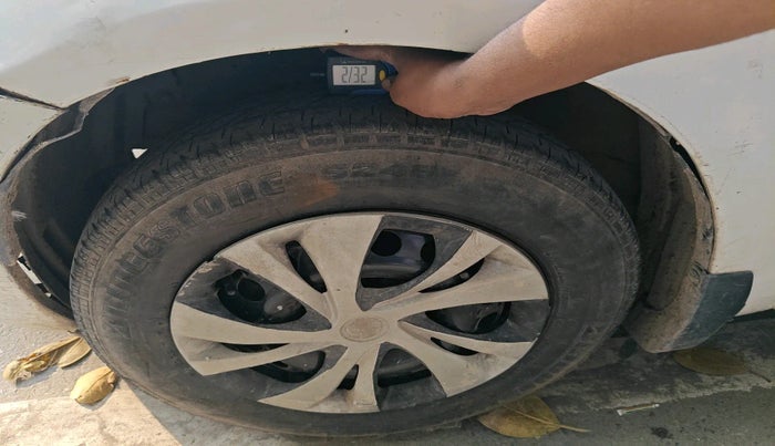 2015 Maruti Swift LXI (O), Petrol, Manual, 1,23,628 km, tyre