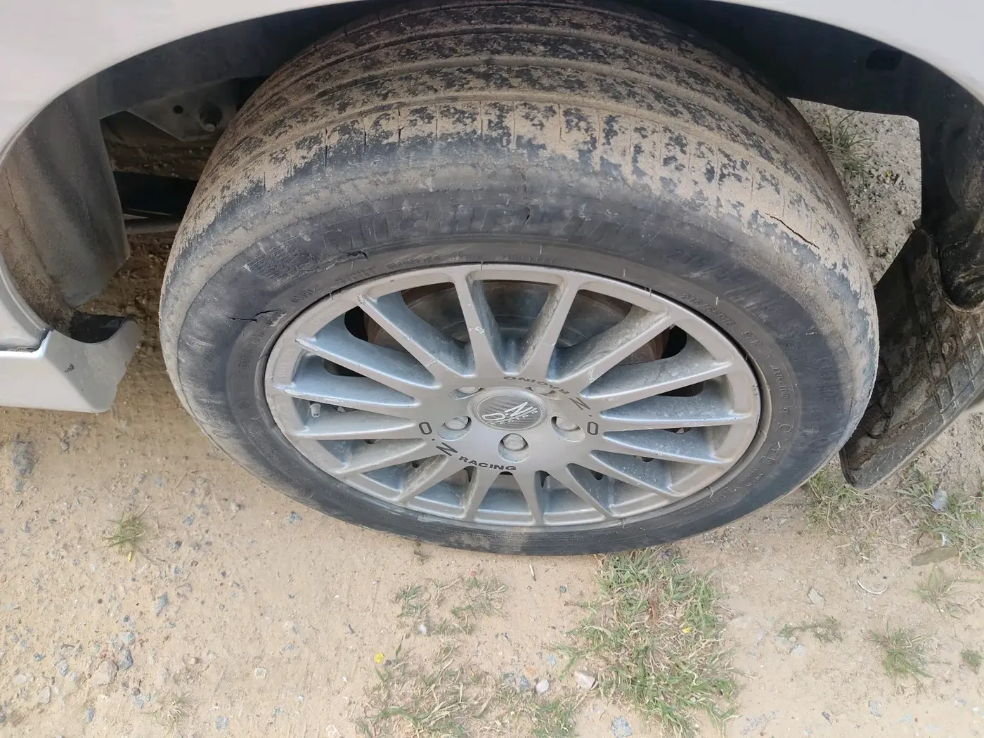 2012 Toyota Innova 2.5 VX 8 STR, Diesel, Manual, 1,73,000 km, tyre