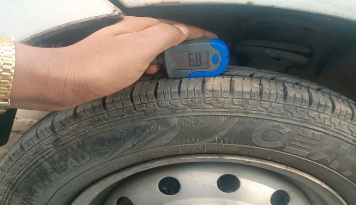 2013 Maruti Wagon R 1.0 LXI CNG, Petrol, Manual, 1,18,444 km, tyre