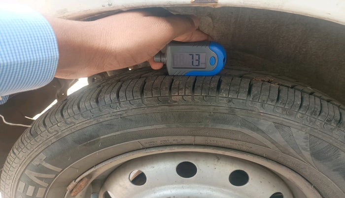 2013 Maruti Wagon R 1.0 LXI CNG, Petrol, Manual, 1,18,444 km, tyre