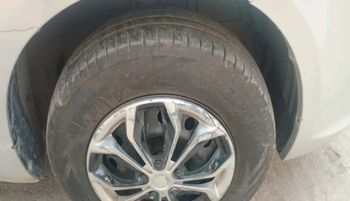 2015 Maruti Swift Dzire VXI, Petrol, Manual, 1,18,032 km, tyre