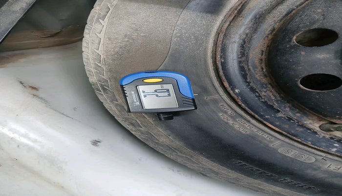 2016 Maruti Swift VXI, Petrol, Manual, 1,15,169 km, tyre