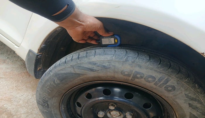 2016 Maruti Swift VXI, Petrol, Manual, 1,15,169 km, tyre