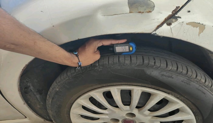 2010 Fiat Linea ACTIVE 1.4 L, Petrol, Manual, 50,938 km, tyre