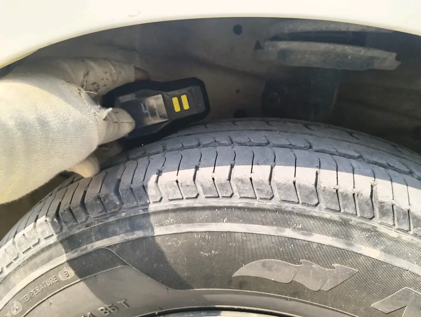 2016 Maruti Swift Dzire VDI, Diesel, Manual, 1,65,473 km, tyre