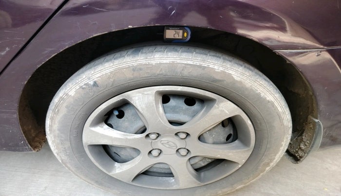 2013 Hyundai Verna FLUIDIC 1.6 CRDI EX, Diesel, Manual, 2,14,389 km, tyre