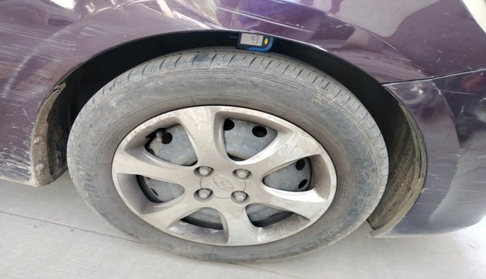 2013 Hyundai Verna FLUIDIC 1.6 CRDI EX, Diesel, Manual, 2,14,389 km, tyre