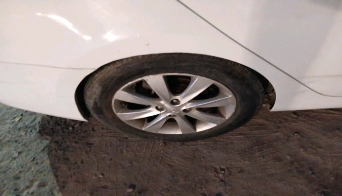 2013 Hyundai Verna FLUIDIC 1.6 CRDI SX, Diesel, Manual, 87,212 km, tyre