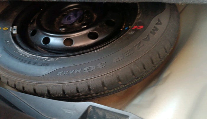 2020 Maruti Swift VXI, Petrol, Manual, 72,301 km, tyre