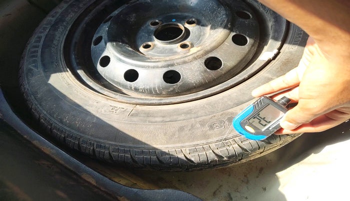 2013 Maruti Swift Dzire VXI, Petrol, Manual, 1,13,299 km, tyre