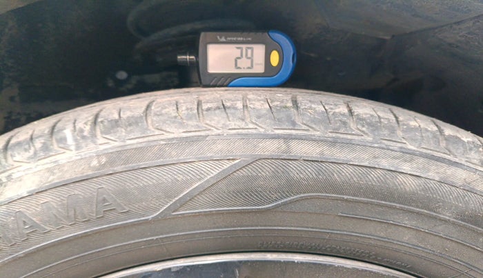 2013 Maruti Swift VXI, Petrol, Manual, 68,244 km, tyre