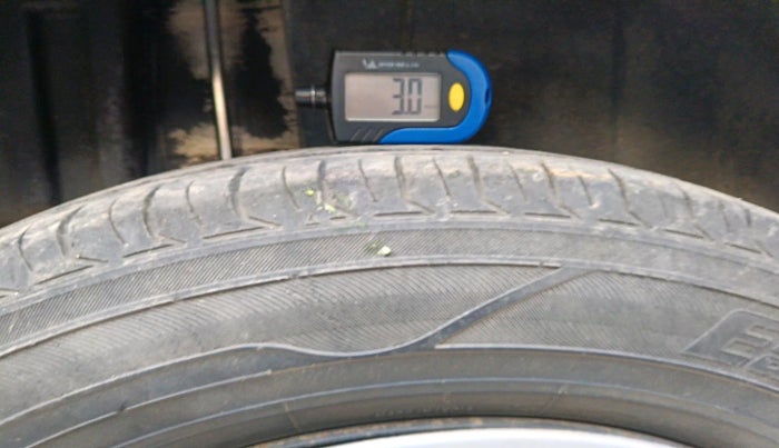 2013 Maruti Swift VXI, Petrol, Manual, 68,244 km, tyre