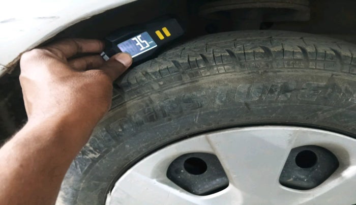 2011 Maruti Ritz VXI, Petrol, Manual, 1,54,118 km, tyre