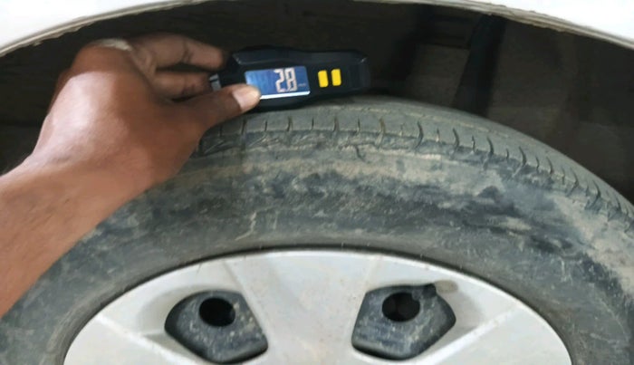 2011 Maruti Ritz VXI, Petrol, Manual, 1,54,118 km, tyre