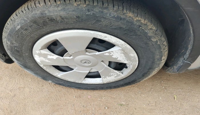 2013 Mahindra XUV500 W6, Diesel, Manual, 1,11,097 km, tyre