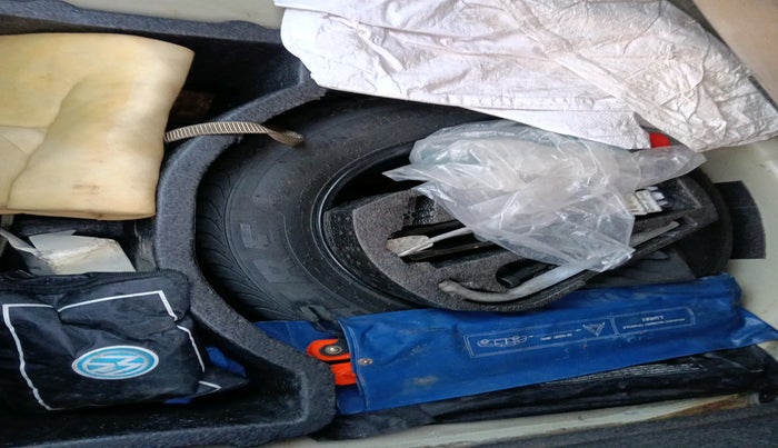 2013 Volkswagen Vento COMFORTLINE DIESEL 1.6, Diesel, Manual, 1,03,872 km, tyre