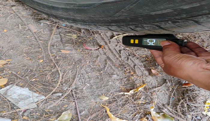 2011 Volkswagen Passat COMFORTLINE DSG, Diesel, Automatic, 1,29,053 km, tyre