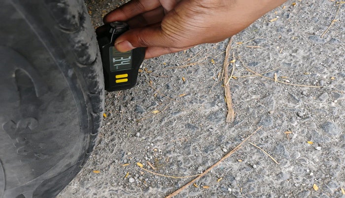 2011 Volkswagen Passat COMFORTLINE DSG, Diesel, Automatic, 1,29,053 km, tyre