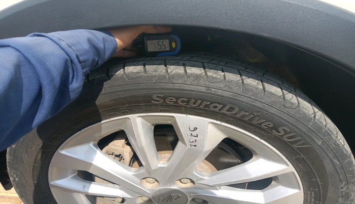 2021 Mahindra XUV300 W8 1.2 PETROL, Petrol, Manual, 51,437 km, tyre