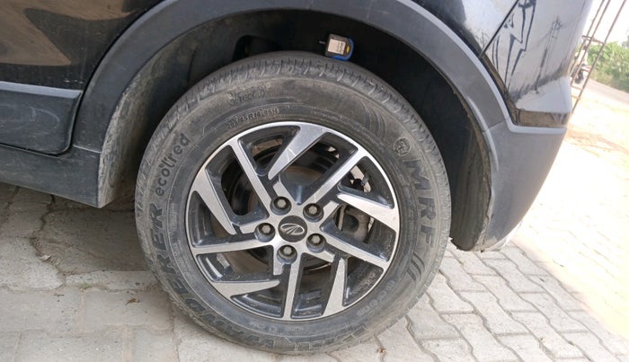 2022 Mahindra XUV300 W8 (O) 1.2 PETROL, Petrol, Manual, 34,869 km, tyre