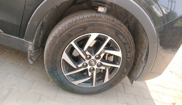 2022 Mahindra XUV300 W8 (O) 1.2 PETROL, Petrol, Manual, 34,869 km, tyre