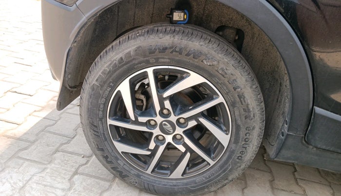 2022 Mahindra XUV300 W8 (O) 1.2 PETROL, Petrol, Manual, 34,869 km, tyre