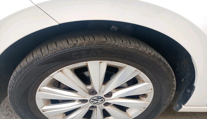 2023 Volkswagen VIRTUS HIGHLINE TSI 1.0 AT, Petrol, Automatic, 26,244 km, tyre