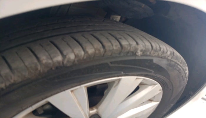 2023 Volkswagen VIRTUS HIGHLINE TSI 1.0 AT, Petrol, Automatic, 26,244 km, tyre