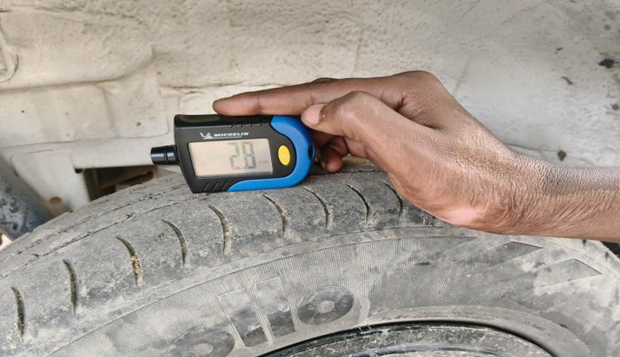 2017 Maruti Wagon R 1.0 LXI CNG, Petrol, Manual, 1,15,804 km, tyre