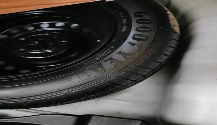 2022 Hyundai VENUE S 1.2, Petrol, Manual, 19,631 km, tyre