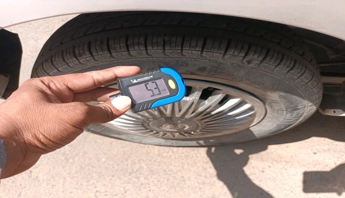 2015 Maruti Alto 800 LXI, Petrol, Manual, 45,421 km, tyre