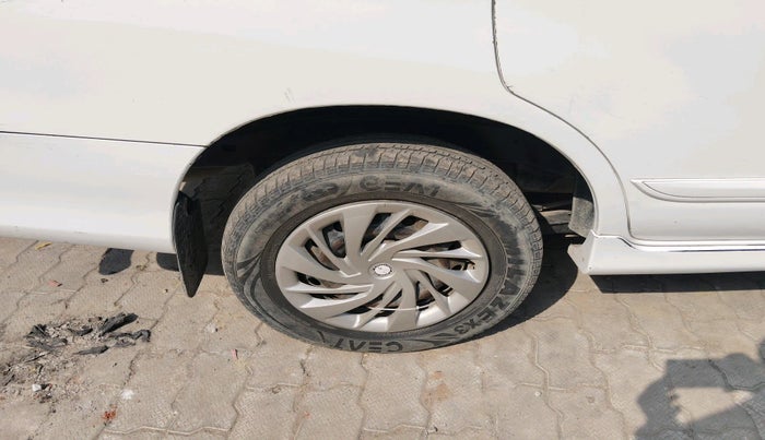 2014 Toyota Innova 2.5 GX 8 STR, Diesel, Manual, 1,30,111 km, tyre