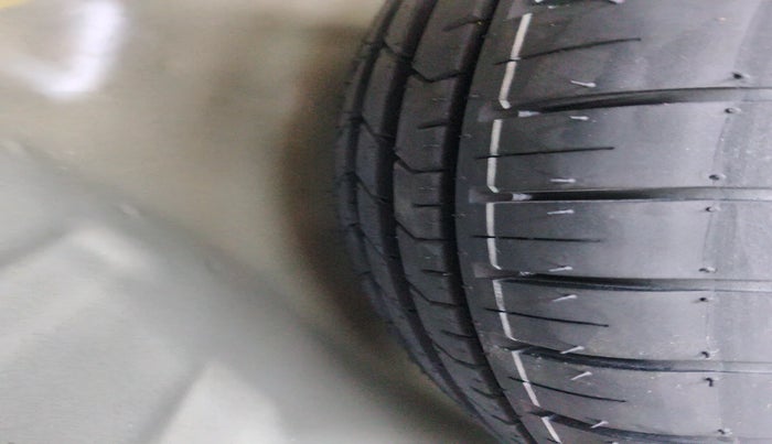 2025 Maruti Baleno DELTA PETROL 1.2, Petrol, Manual, 7,612 km, tyre